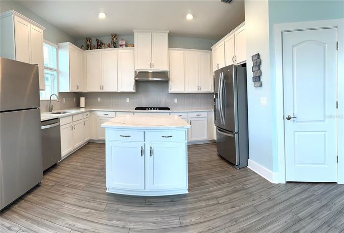 Image No.18-3 Bed Property for sale