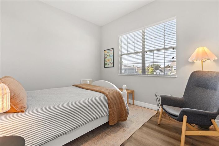 Image No.11-3 Bed House for sale