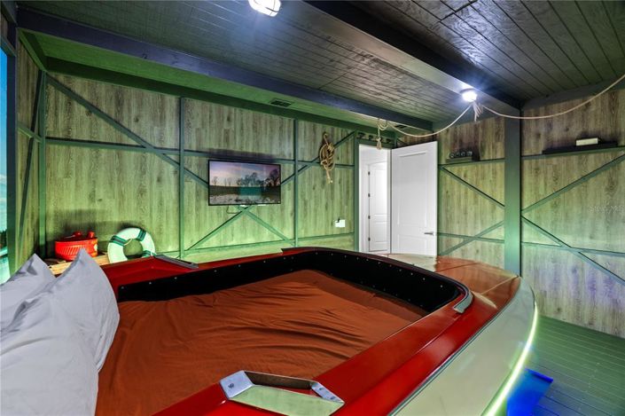 Image No.52-13 Bed House for sale