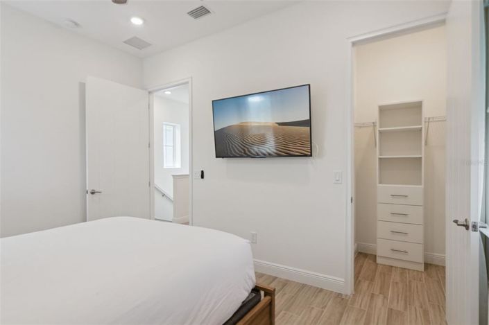 Image No.15-3 Bed House for sale