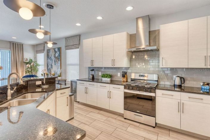 Image No.5-6 Bed House for sale