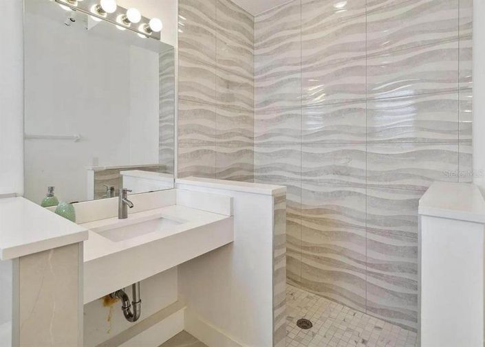 Image No.10-4 Bed House for sale