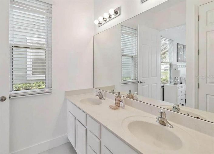 Image No.12-4 Bed House for sale