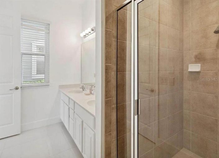 Image No.17-4 Bed House for sale