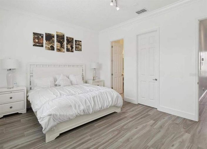 Image No.9-4 Bed House for sale