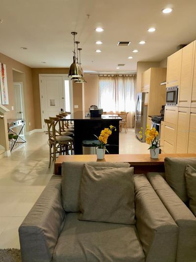 Image No.12-4 Bed Townhouse for sale