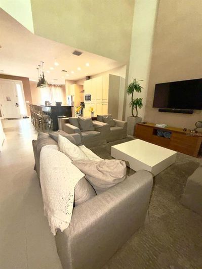 Image No.15-4 Bed Townhouse for sale