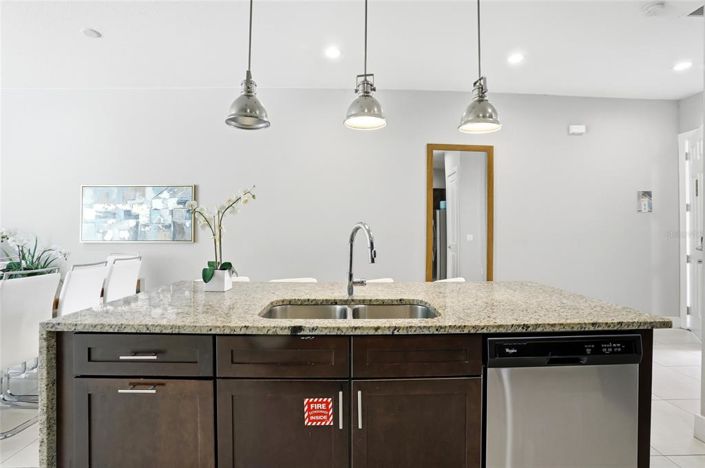 Image No.28-4 Bed Townhouse for sale