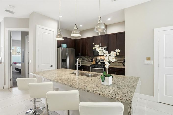 Image No.4-4 Bed Townhouse for sale