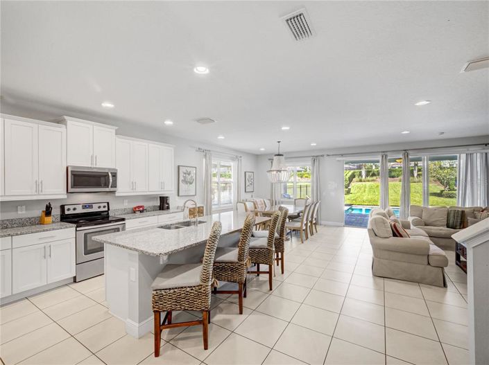 Image No.4-8 Bed House for sale