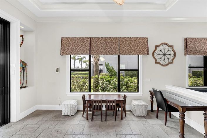 Image No.7-5 Bed House for sale