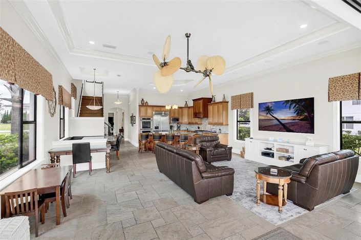 Image No.8-5 Bed Property for sale