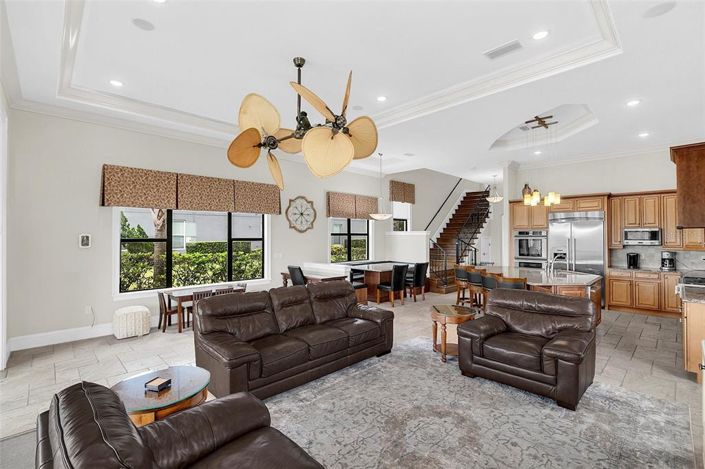 Image No.9-5 Bed Property for sale