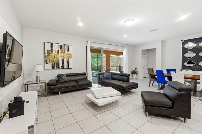 Image No.17-8 Bed House for sale