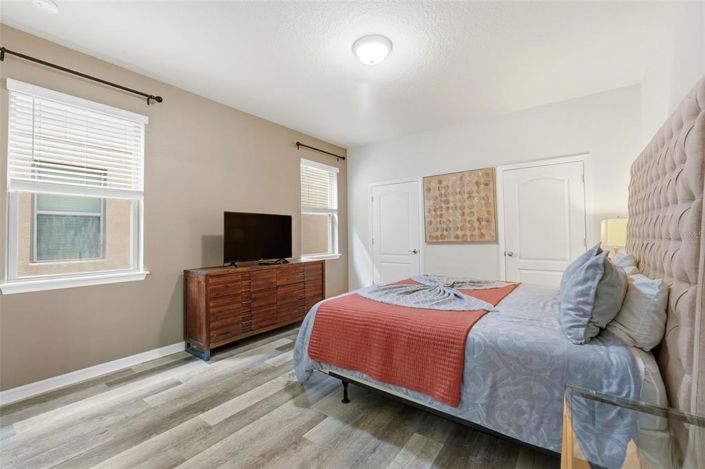 Image No.18-8 Bed House for sale