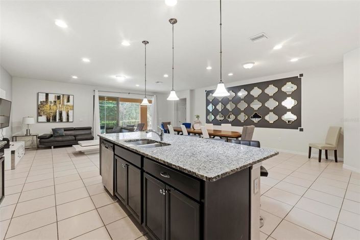 Image No.7-8 Bed House for sale