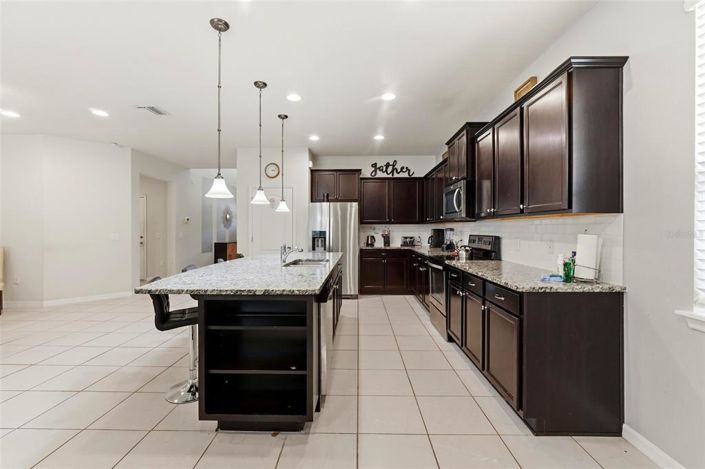 Image No.9-8 Bed House for sale