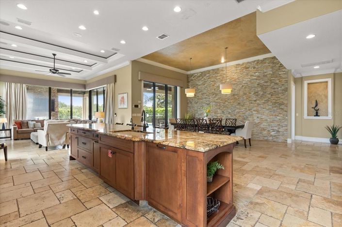 Image No.17-6 Bed House for sale