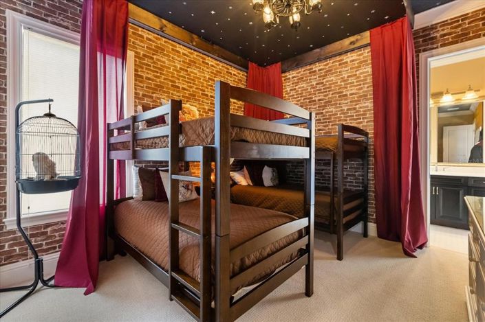 Image No.24-6 Bed House for sale