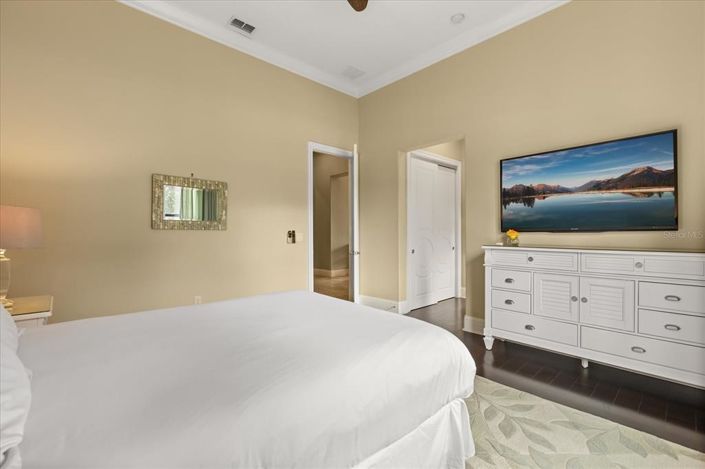 Image No.54-6 Bed House for sale