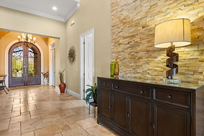 Image No.6-6 Bed House for sale