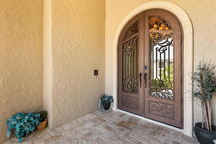 Image No.60-6 Bed House for sale