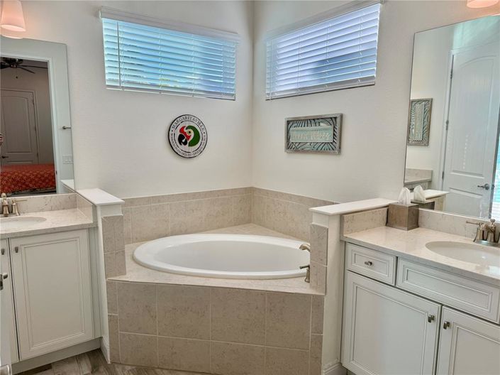 Image No.18-4 Bed House for sale