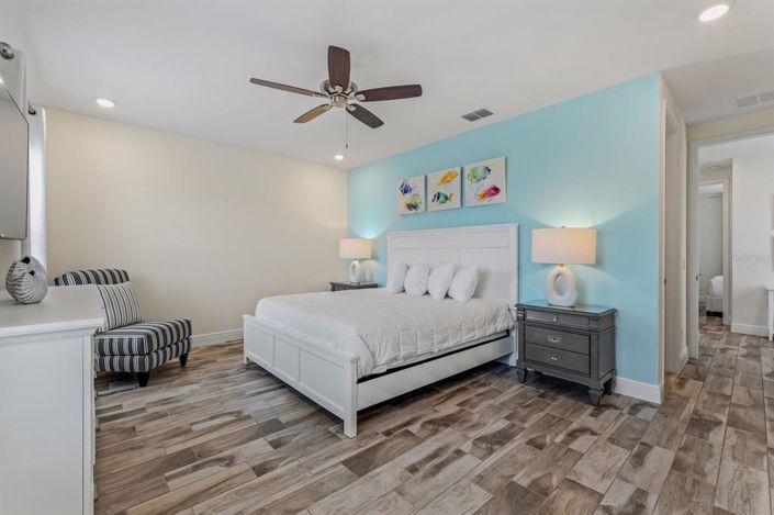 Image No.24-4 Bed Townhouse for sale