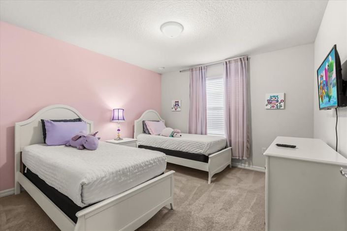 Image No.20-6 Bed Property for sale