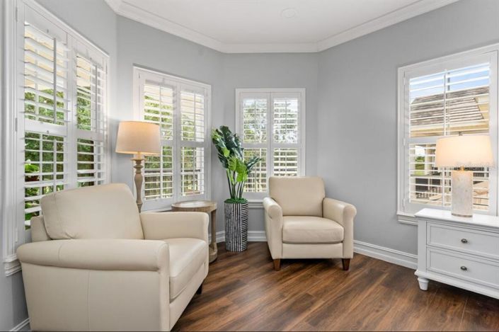 Image No.60-5 Bed House for sale