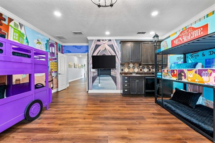 Image No.8-5 Bed House for sale