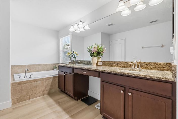 Image No.19-5 Bed House for sale