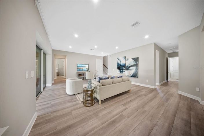 Image No.19-6 Bed House for sale