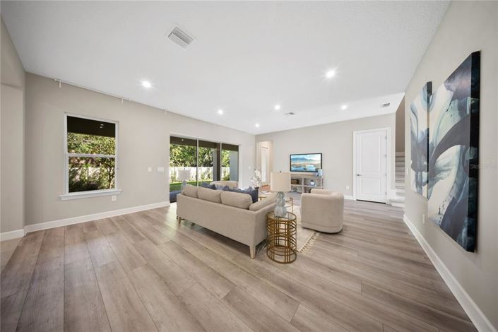 Image No.21-6 Bed House for sale