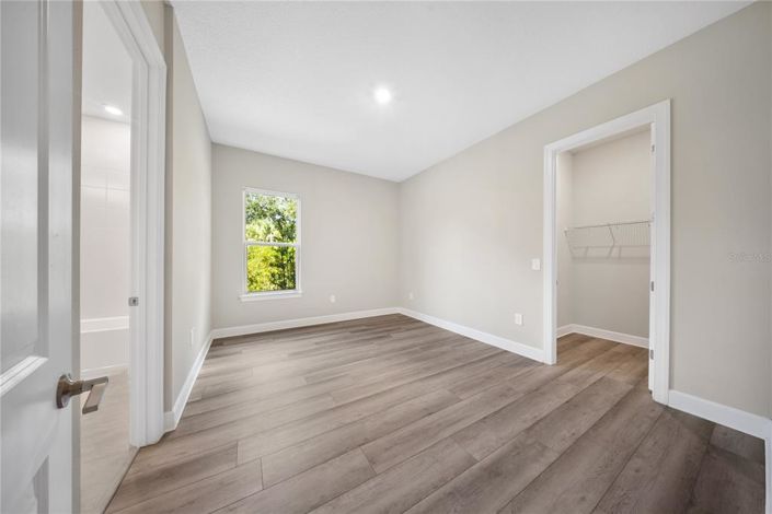 Image No.28-6 Bed House for sale