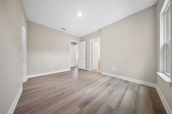 Image No.31-6 Bed House for sale