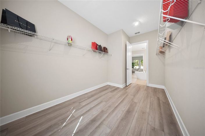 Image No.44-6 Bed House for sale