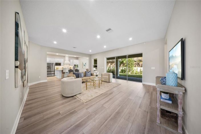 Image No.5-6 Bed House for sale