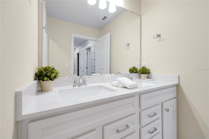 Image No.55-5 Bed Townhouse for sale