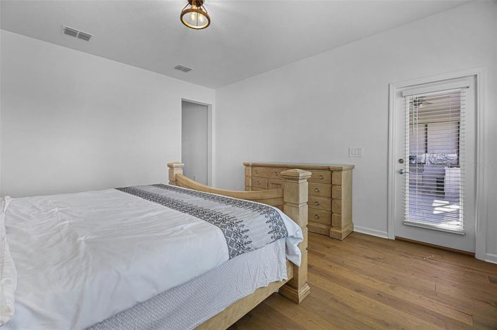 Image No.18-4 Bed House for sale