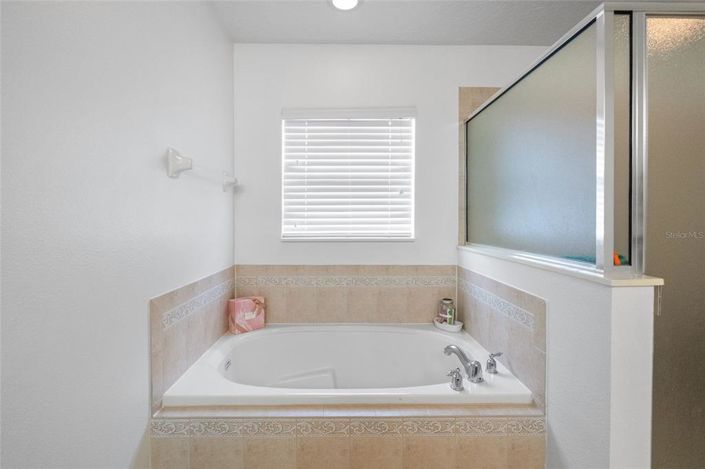 Image No.24-4 Bed House for sale