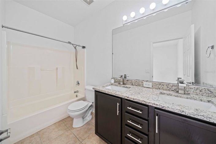 Image No.6-3 Bed Townhouse for sale