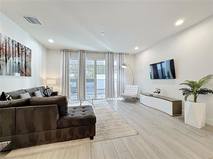 Image No.17-3 Bed Townhouse for sale