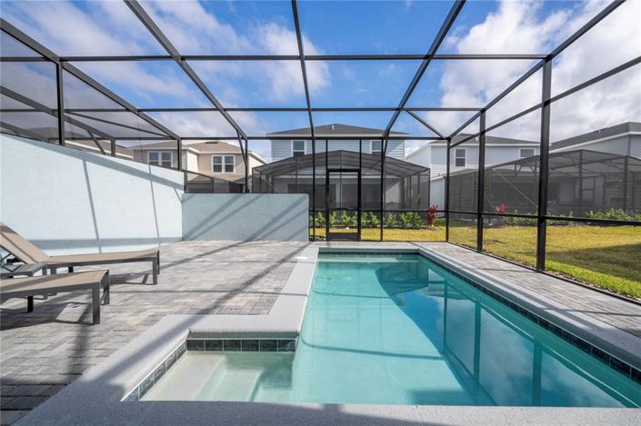 Image No.12-5 Bed Townhouse for sale