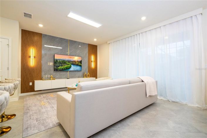 Image No.25-5 Bed Townhouse for sale