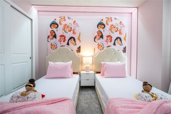 Image No.47-5 Bed Townhouse for sale