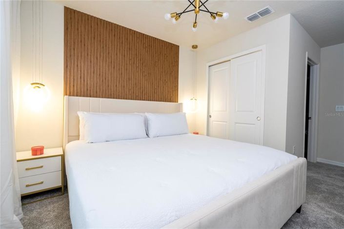 Image No.52-5 Bed Townhouse for sale