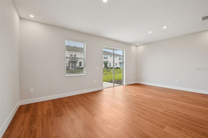 Image No.11-3 Bed Townhouse for sale