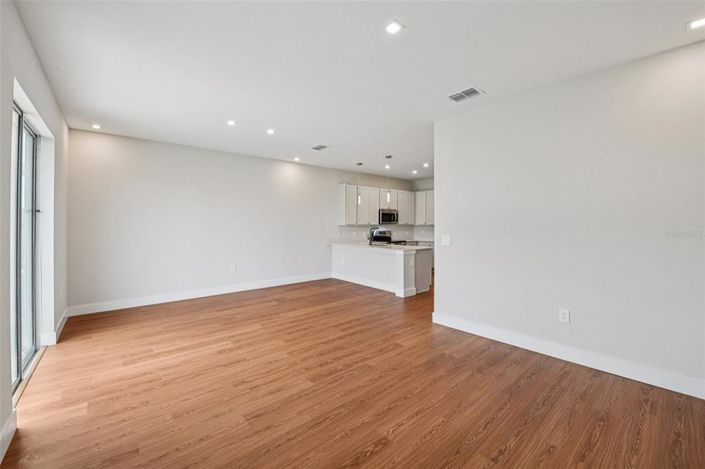 Image No.13-3 Bed Townhouse for sale