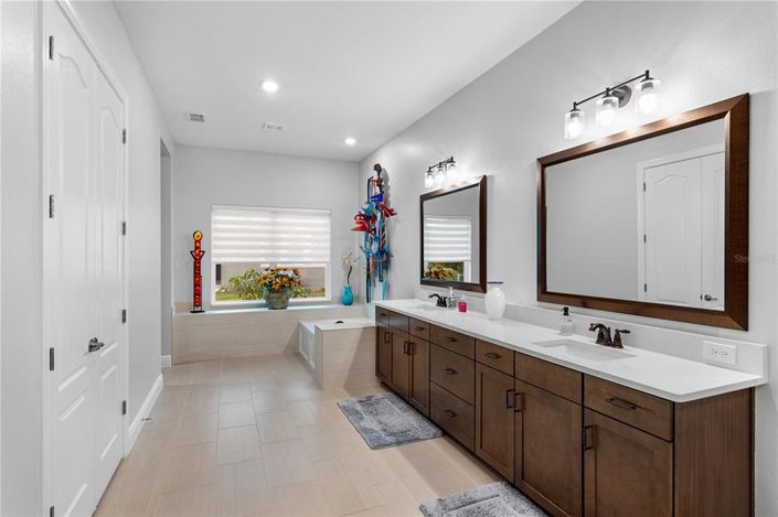 Image No.17-4 Bed House for sale